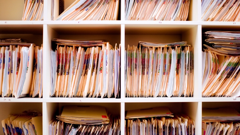 תיעוד רפואי חוזים ומסמכים אישיים